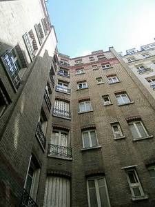 Logement à Paris, Location meublée - Photo 2