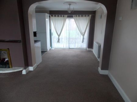 3 bedroom detached house to rent - Photo 4