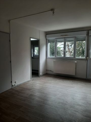 Location - Appartement T2 - 44 m² - Grand-Charmont - Photo 2