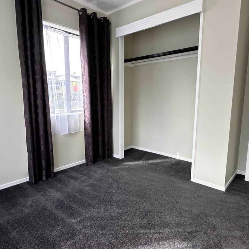 Prime location - Prime living! - Photo 1