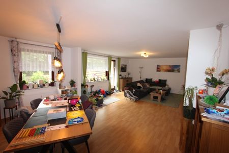 Familienfreundliches Reihenhaus mit pflegeleichten Garten! - Photo 2