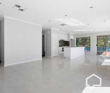 Lifestyle Living with Poolside Entertaining - Photo 2