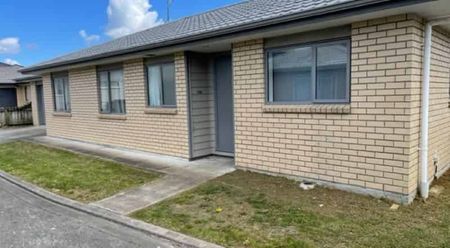 TUAKAU TOWN CENTRE AT THE DOORSTEP! - Photo 5