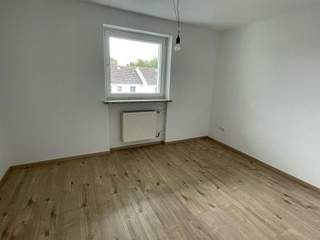Renovierte 3-Zimmer-Wohnung in Rotenburg mit Balkon, Wannenbad und Laminatböden - Photo 5