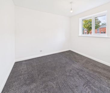 4 bedroom semi-detached house to rent - Photo 5