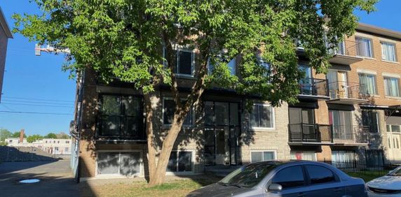 Three-Bedroom (5.5) - 524 23e Avenue, Lachine - Photo 2