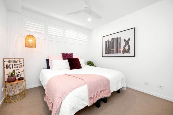 Stunning apartment in the heart of New Farm with 2 cars and storage! - Photo 1