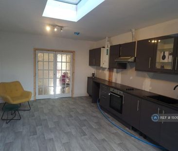 4 bedroom terraced house to rent - Photo 5