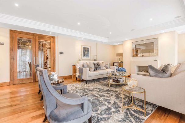 A spacious four bedroom ground floor apartment ideal for entertaining and enjoying the views over the Charters estate. - Photo 1