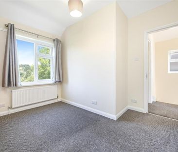 4 bedroom semi-detached house to rent - Photo 3