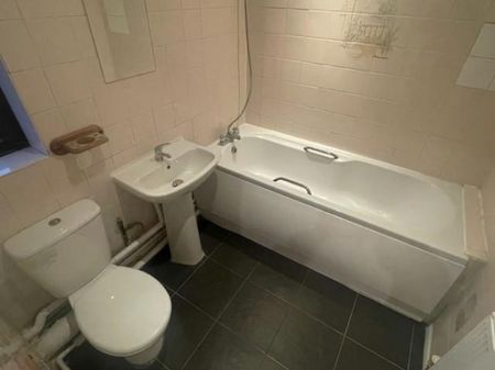 1 Bedroom Flat To Let - Photo 2