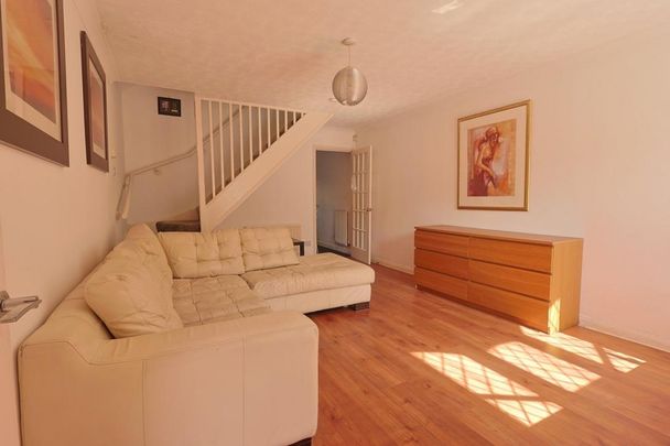 2 bedroom Student Flat to rent in Wallace Street, Newcastle Upon Tyne NE2 - Photo 1