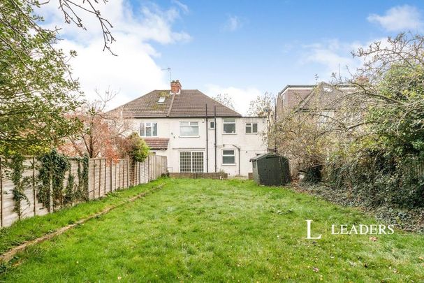 1 bedroom in a house share to rent - Photo 1