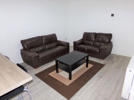 5 Bed Terraced House, Langton Road, L15 - Photo 2