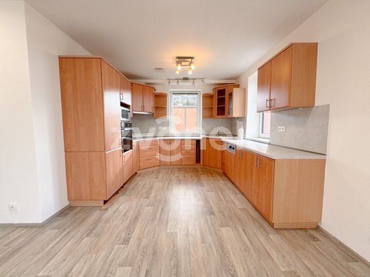 Pronájem bytu 4+kk 87 m², Nad Ovčírnou III, Zlín - Photo 1