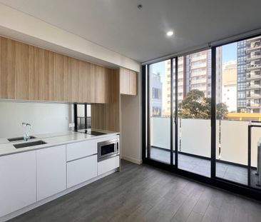 Stylish Studio Apartment in the Heart of Burwood - Photo 1
