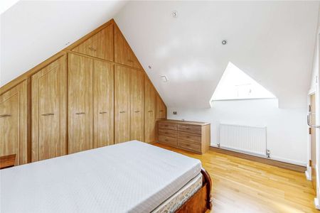 Immaculate five bedroom home, superbly located in Brentford. - Photo 2