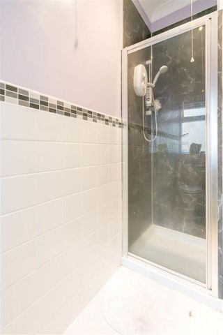 3 bedroom flat to rent - Photo 2