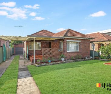 3-Bedroom Double Brick Home in Prime Location - Photo 1