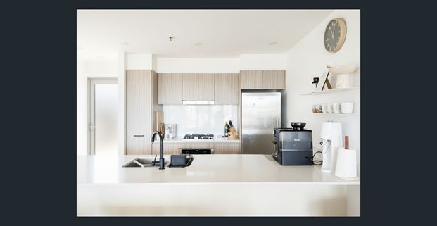 Contemporary Living Close to Ed Square! - Photo 1