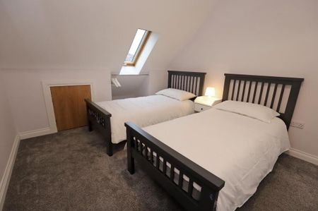 SHORT TERM LET, Meeting Street, Hillsborough, BT26 6GP - Photo 3