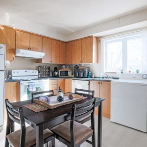 3 1/2 lumineux – 2 balcons, 13 min à pied du métro Longueuil - Photo 2