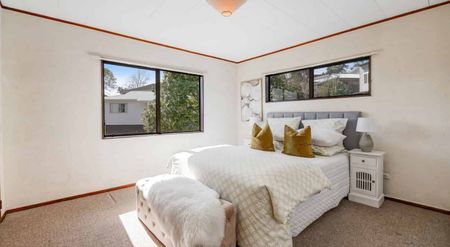 Large Family home in Unsworth Heights - Photo 3