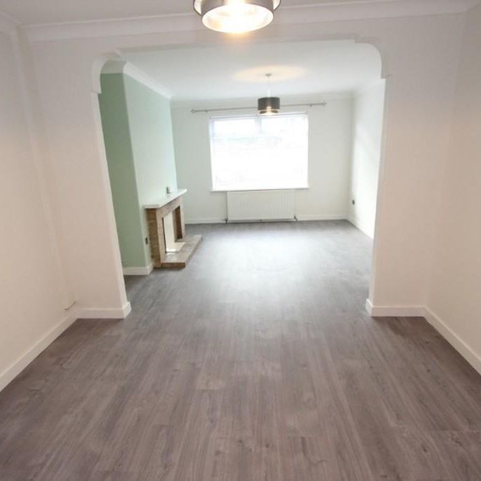 4 bedroom semi-detached house to rent - Photo 1