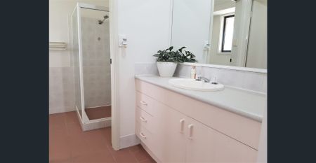 Immaculate 3 Bedroom Home! - Photo 4