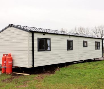 3 bedroom detached bungalow to rent - Photo 2