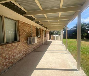 4 BEDROOM FAMILY HOME IN EIMEO - Photo 6