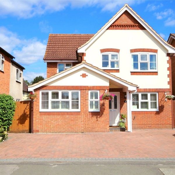 25 Pear Tree Road, Addlestone - 4 bedrooms Property for lettings - Seymours - Photo 1