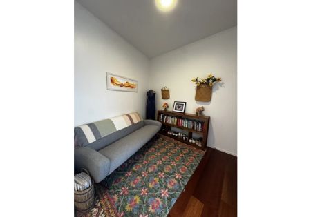 Penthouse-level living with space, flexibility and harbour views - Photo 3