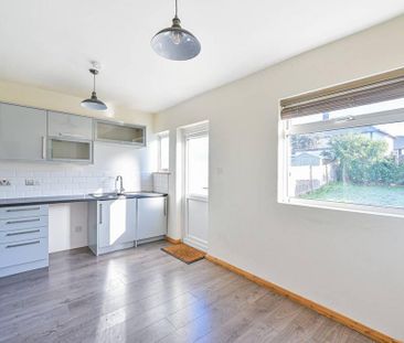 3 bedroom end of terrace house to rent - Photo 6