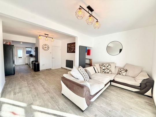 3 bedroom terraced house to rent - Photo 1