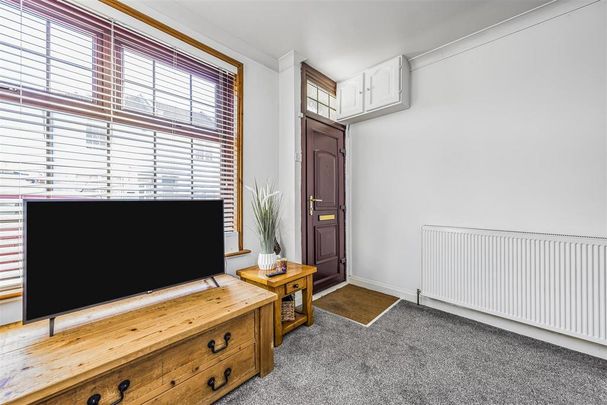 2 bedroom end of terrace house to rent - Photo 1