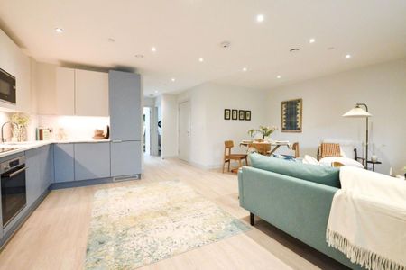 2 bed flat to rent in Randalls Way, Leatherhead, KT22 - Photo 4