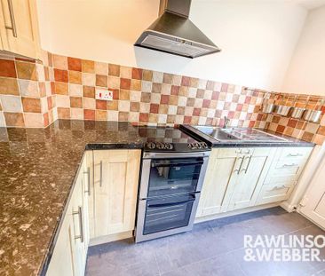 3 bedroom detached house to rent - Photo 2