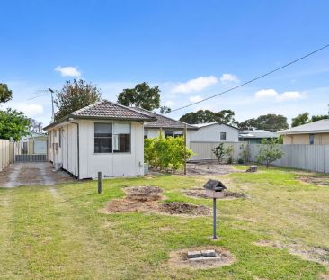 Charming 3 x 1 with Huge Powered Shed & Side Access - Photo 3