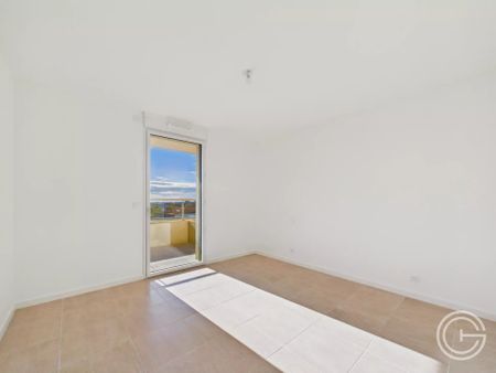 Location Appartement 2 pièces 45m² NICE 06200 - Photo 3