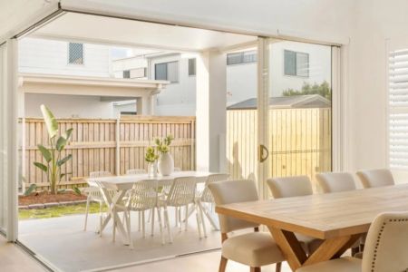 Spacious 5-Bedroom Family Home with Pool, Alfresco & Luxury Finishes. Contact Julie Sykes 0438 050 110. - Photo 5