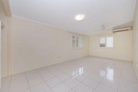 Vintage 2 Bedroom Unit!! DOWNSTAIRS UNIT ONLY - Photo 4