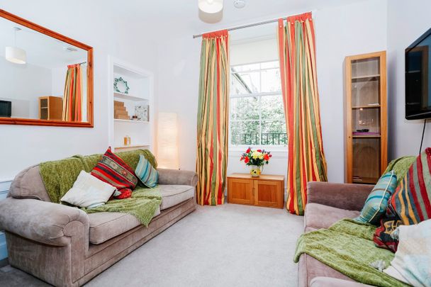 5 Bed Flat, Forrest Road, EH1 - Photo 1