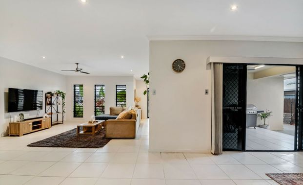 9 Littabella Place, Bushland Beach - Photo 1