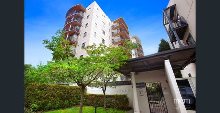 Spacious Three Bedders! - Photo 4