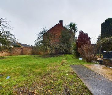 4 bedroom semi-detached house to rent - Photo 5