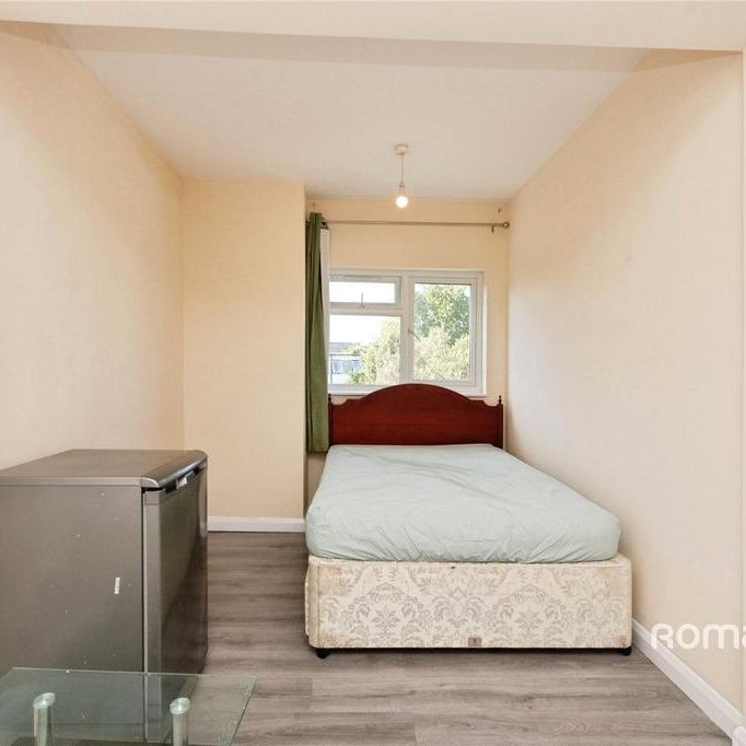 1 bedroom in a house share to rent - Photo 1