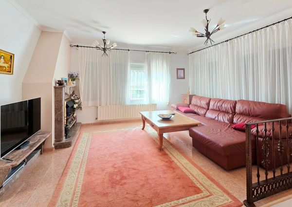 LONG TERM RENTAL Beautiful villa with sea views for rent in Benissa coast with 5 bedrooms.