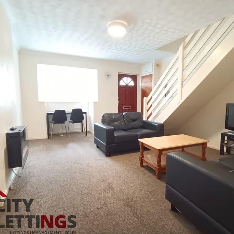 2 bedroom terraced house to rent - Photo 1