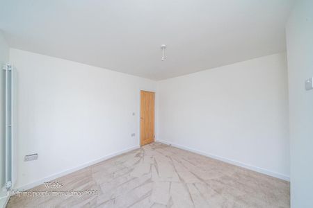 4 bedroom semi-detached house to rent - Photo 3